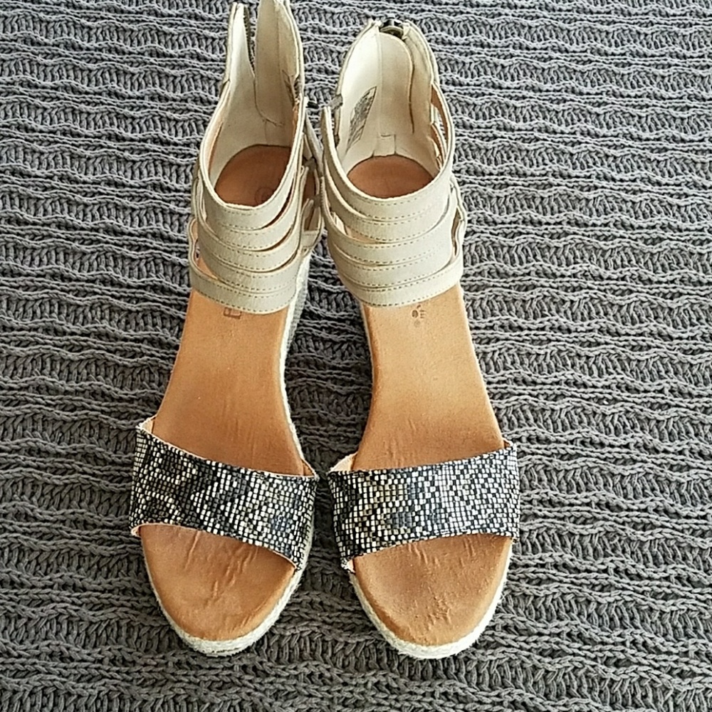 Bearpaw Calla wedge sandals